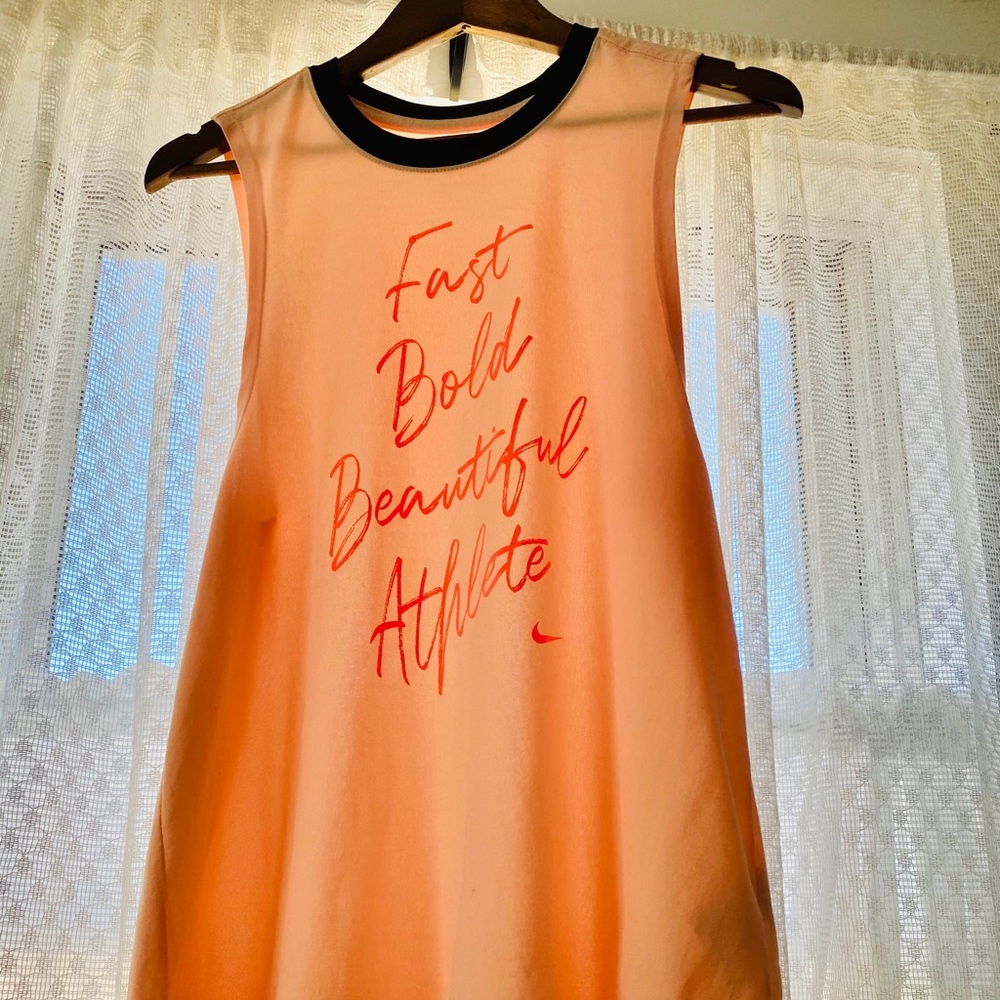 Nike dry fit muscle tee in pink